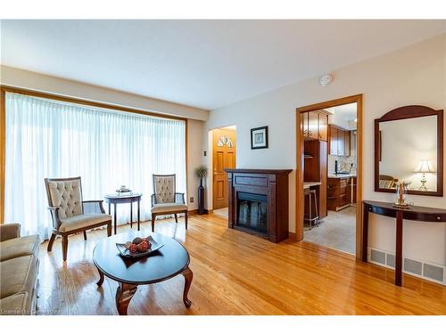 2 Croydon Court, Hamilton, ON - Indoor Photo Showing Living Room