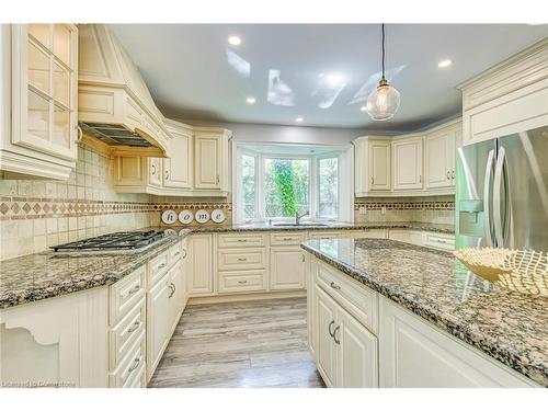 341 Acacia Court, Oakville, ON - Indoor Photo Showing Kitchen With Upgraded Kitchen