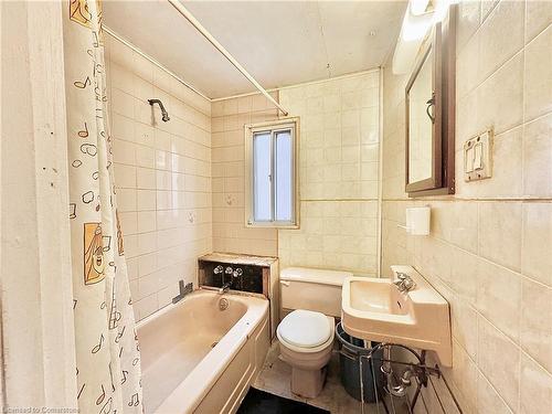 20 Crosthwaite Street N, Hamilton, ON - Indoor Photo Showing Bathroom