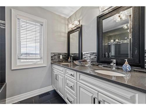 1479 Merrittville Hwy, Thorold, ON - Indoor Photo Showing Bathroom