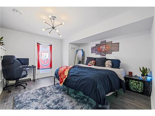 1479 Merrittville Hwy, Thorold, ON - Indoor Photo Showing Bedroom