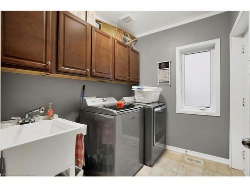 91 Merrilee Crescent, Hamilton, ON - Indoor Photo Showing Laundry Room