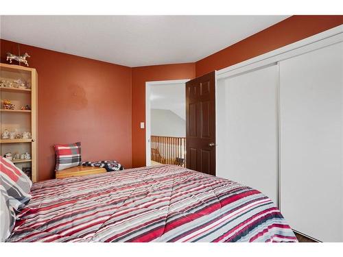 91 Merrilee Crescent, Hamilton, ON - Indoor Photo Showing Bedroom