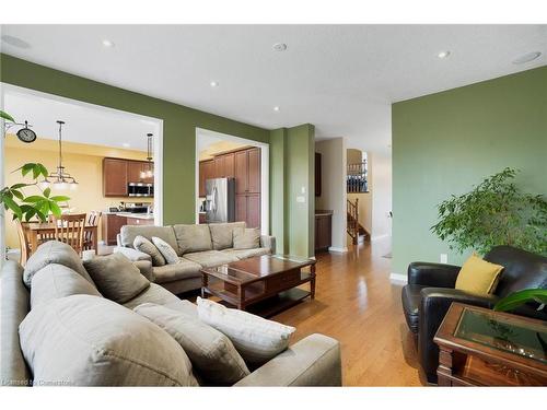 91 Merrilee Crescent, Hamilton, ON - Indoor Photo Showing Living Room