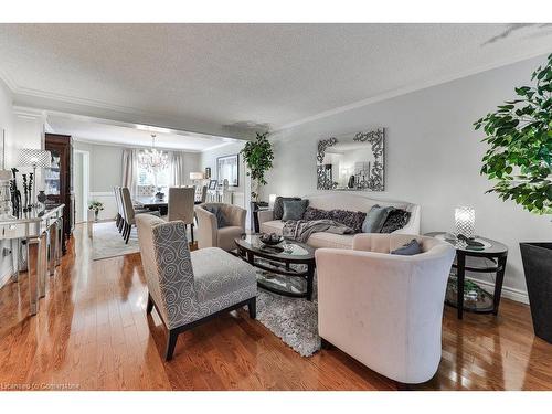 184 Warner Drive, Oakville, ON - Indoor Photo Showing Living Room