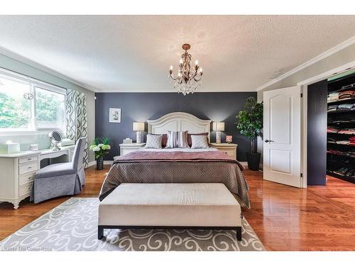 184 Warner Drive, Oakville, ON - Indoor Photo Showing Bedroom