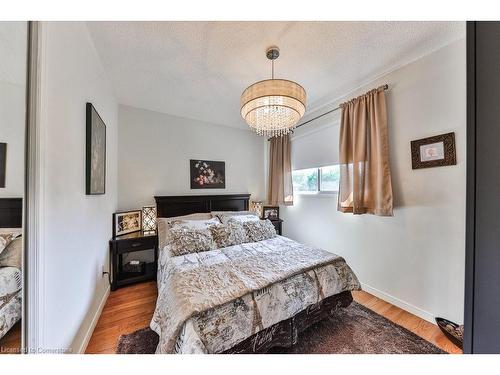 184 Warner Drive, Oakville, ON - Indoor Photo Showing Bedroom