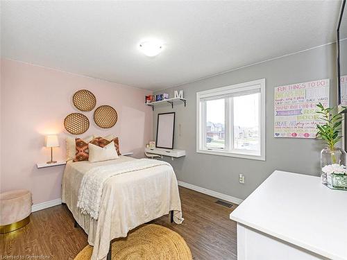 385 Murray Street, Grimsby, ON - Indoor Photo Showing Bedroom