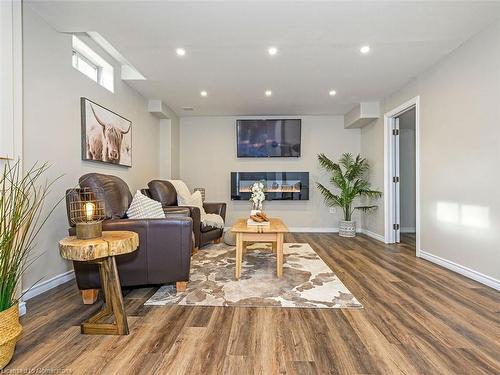 385 Murray Street, Grimsby, ON - Indoor Photo Showing Living Room With Fireplace