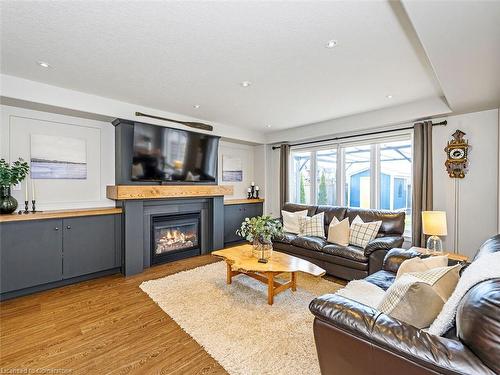 385 Murray Street, Grimsby, ON - Indoor Photo Showing Living Room With Fireplace