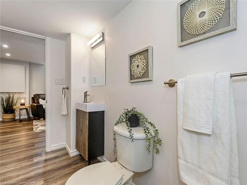 385 Murray Street, Grimsby, ON - Indoor Photo Showing Bathroom