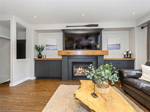 385 Murray Street, Grimsby, ON - Indoor Photo Showing Living Room With Fireplace