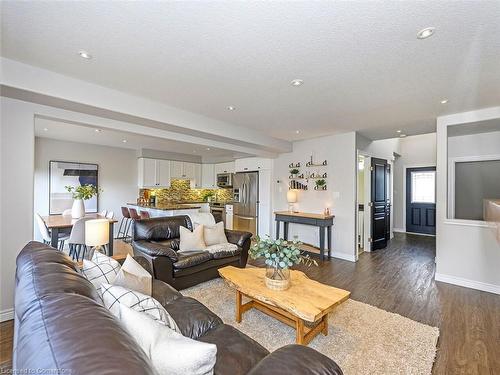 385 Murray Street, Grimsby, ON - Indoor Photo Showing Living Room