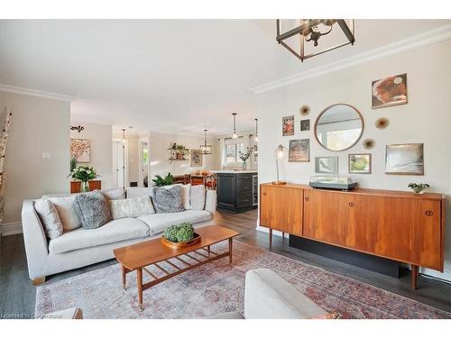 2 North Court, Grimsby, ON - Indoor Photo Showing Living Room