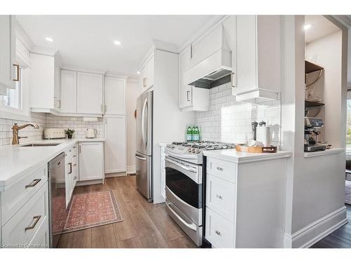 2 North Court, Grimsby, ON - Indoor Photo Showing Kitchen With Upgraded Kitchen