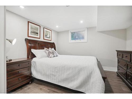 2 North Court, Grimsby, ON - Indoor Photo Showing Bedroom