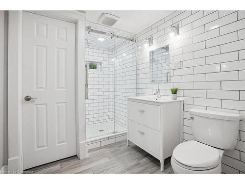 2 North Court, Grimsby, ON - Indoor Photo Showing Bathroom