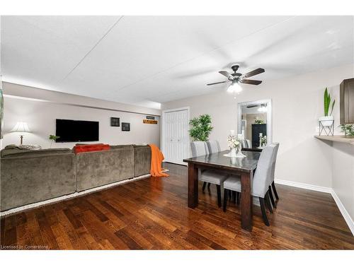 315-1451 Walker'S Line, Burlington, ON - Indoor Photo Showing Dining Room