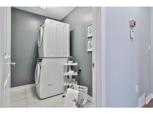 7000 Windsor Crescent, Niagara Falls, ON - Indoor Photo Showing Laundry Room