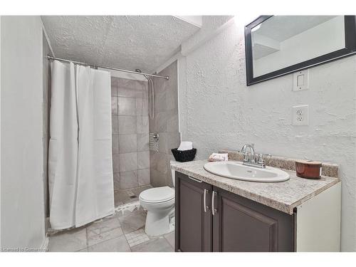 7000 Windsor Crescent, Niagara Falls, ON - Indoor Photo Showing Bathroom