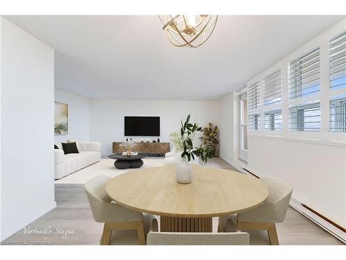 705-700 Dynes Road, Burlington, ON - Indoor Photo Showing Dining Room