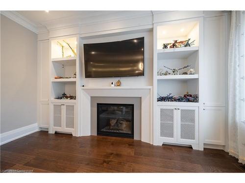 417 Scarsdale Crescent, Oakville, ON - Indoor Photo Showing Living Room With Fireplace