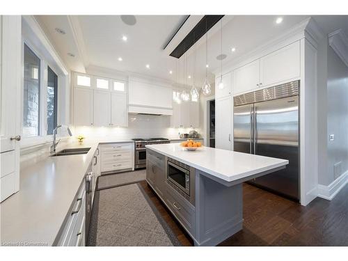 417 Scarsdale Crescent, Oakville, ON - Indoor Photo Showing Kitchen With Stainless Steel Kitchen With Double Sink With Upgraded Kitchen