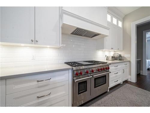 417 Scarsdale Crescent, Oakville, ON - Indoor Photo Showing Kitchen With Upgraded Kitchen