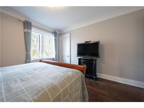 417 Scarsdale Crescent, Oakville, ON - Indoor Photo Showing Bedroom