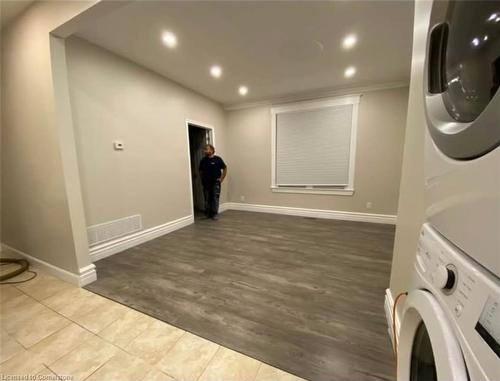 12 Poplar Avenue, Hamilton, ON - Indoor Photo Showing Laundry Room