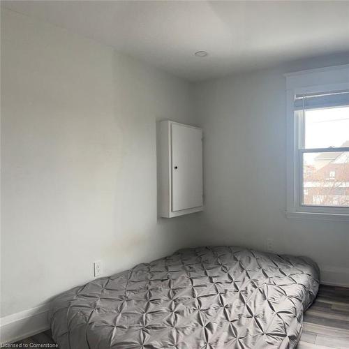 1090 Cannon Street E, Hamilton, ON - Indoor Photo Showing Bedroom