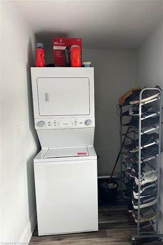 1090 Cannon Street E, Hamilton, ON - Indoor Photo Showing Laundry Room