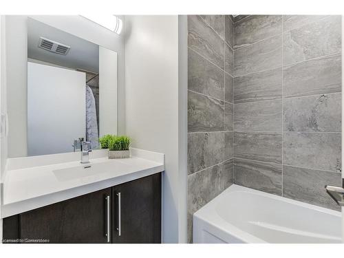 1808-2087 Fairview Street, Burlington, ON - Indoor Photo Showing Bathroom