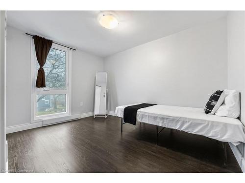 20-25 Britten Close, Hamilton, ON - Indoor Photo Showing Bedroom