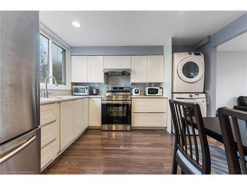 20-25 Britten Close, Hamilton, ON - Indoor Photo Showing Kitchen