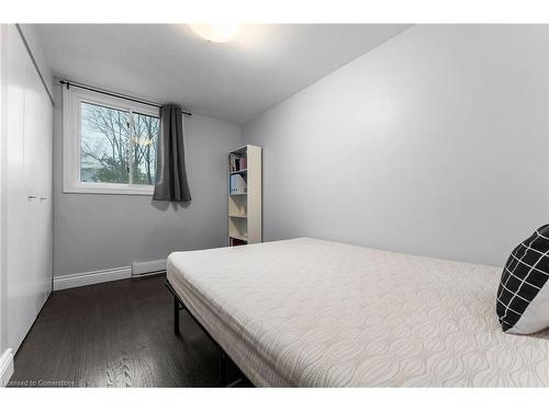 A20-25 Britten Close, Hamilton, ON - Indoor Photo Showing Bedroom