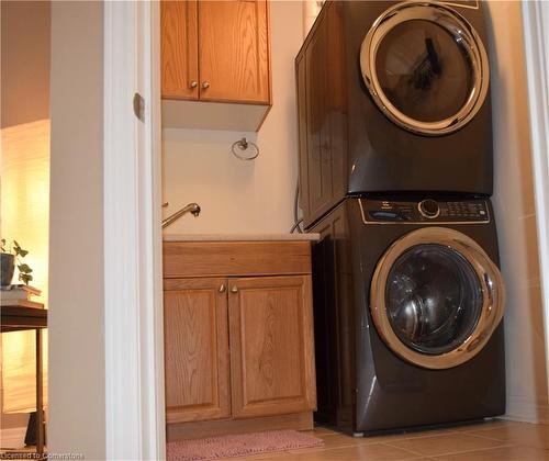 2295 Rochester Circle, Oakville, ON - Indoor Photo Showing Laundry Room