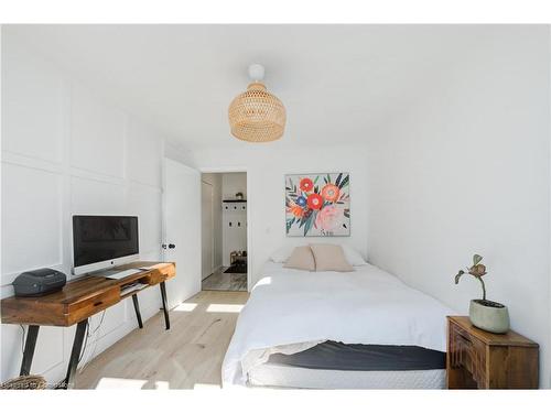 380 Parkside Drive, Waterdown, ON - Indoor Photo Showing Bedroom