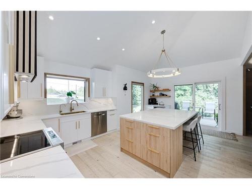 380 Parkside Drive, Waterdown, ON - Indoor Photo Showing Kitchen