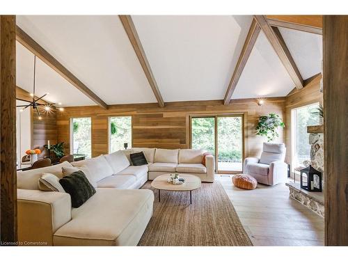 380 Parkside Drive, Waterdown, ON - Indoor Photo Showing Living Room