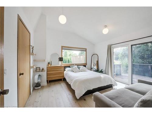 380 Parkside Drive, Waterdown, ON - Indoor Photo Showing Bedroom