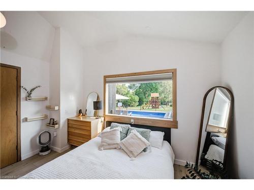 380 Parkside Drive, Waterdown, ON - Indoor Photo Showing Bedroom