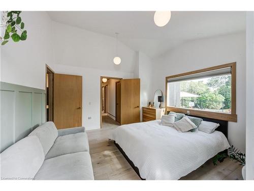 380 Parkside Drive, Waterdown, ON - Indoor Photo Showing Bedroom