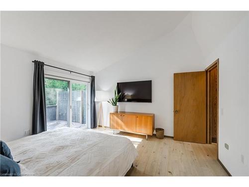 380 Parkside Drive, Waterdown, ON - Indoor Photo Showing Bedroom