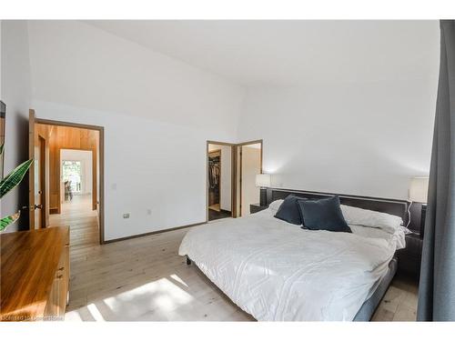 380 Parkside Drive, Waterdown, ON - Indoor Photo Showing Bedroom