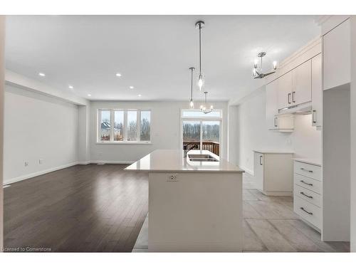 199 Alessio Drive, Hamilton, ON - Indoor Photo Showing Kitchen