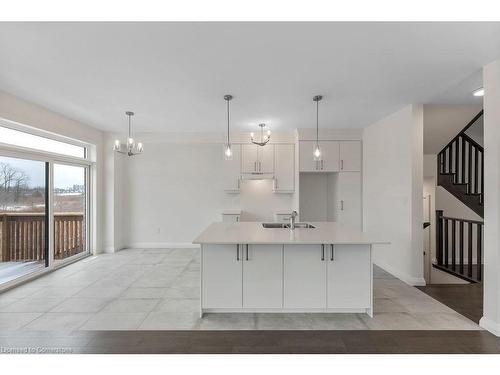 199 Alessio Drive, Hamilton, ON - Indoor Photo Showing Kitchen With Double Sink