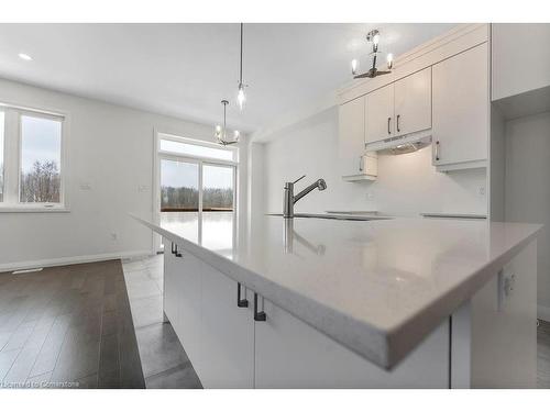 199 Alessio Drive, Hamilton, ON - Indoor Photo Showing Kitchen