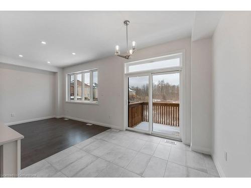 199 Alessio Drive, Hamilton, ON - Indoor Photo Showing Other Room