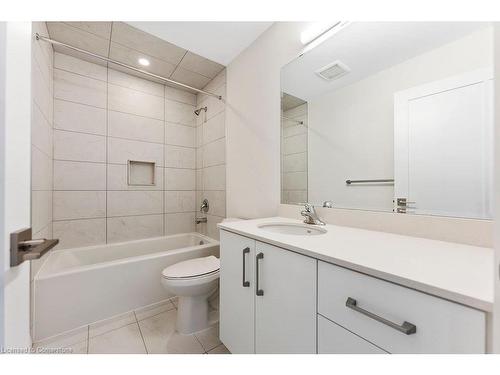 199 Alessio Drive, Hamilton, ON - Indoor Photo Showing Bathroom